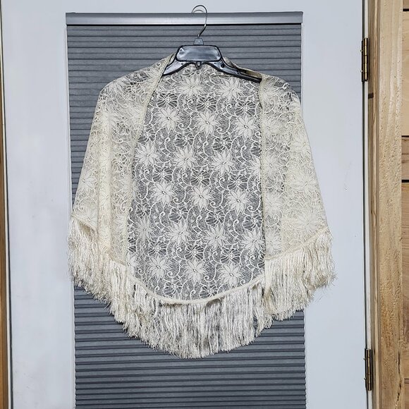 womans shawl cream - Picture 2 of 7